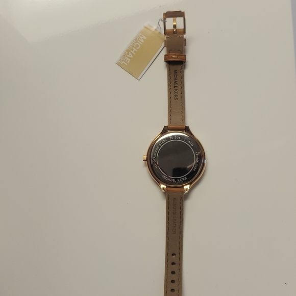 Michael Kors Women's Runaway Beige Leather Watch - Picture 5 of 8